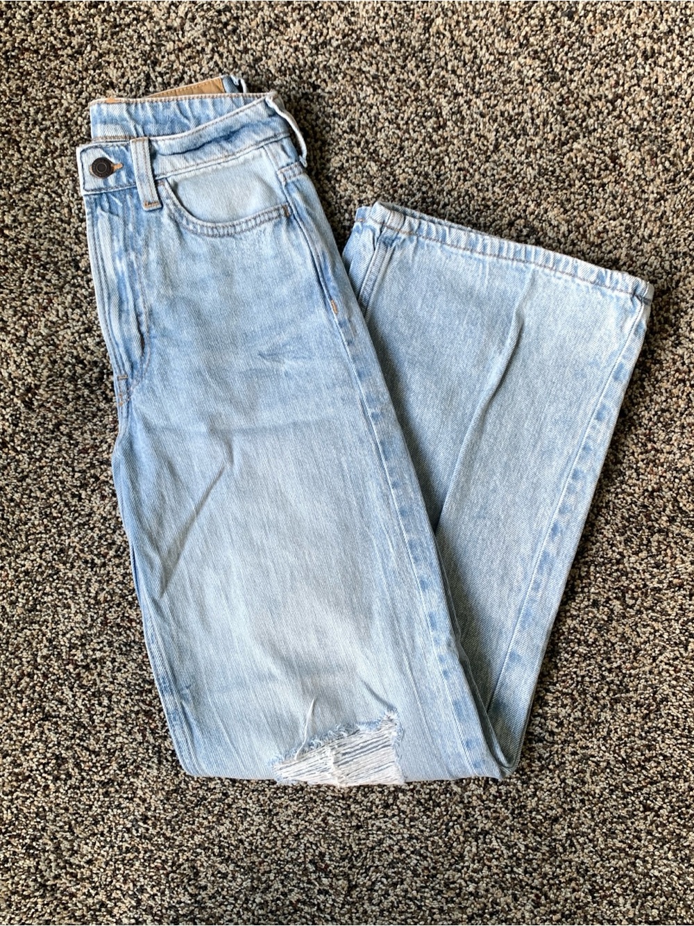 &Denim wide leg light wash distressed jeans in a US 0